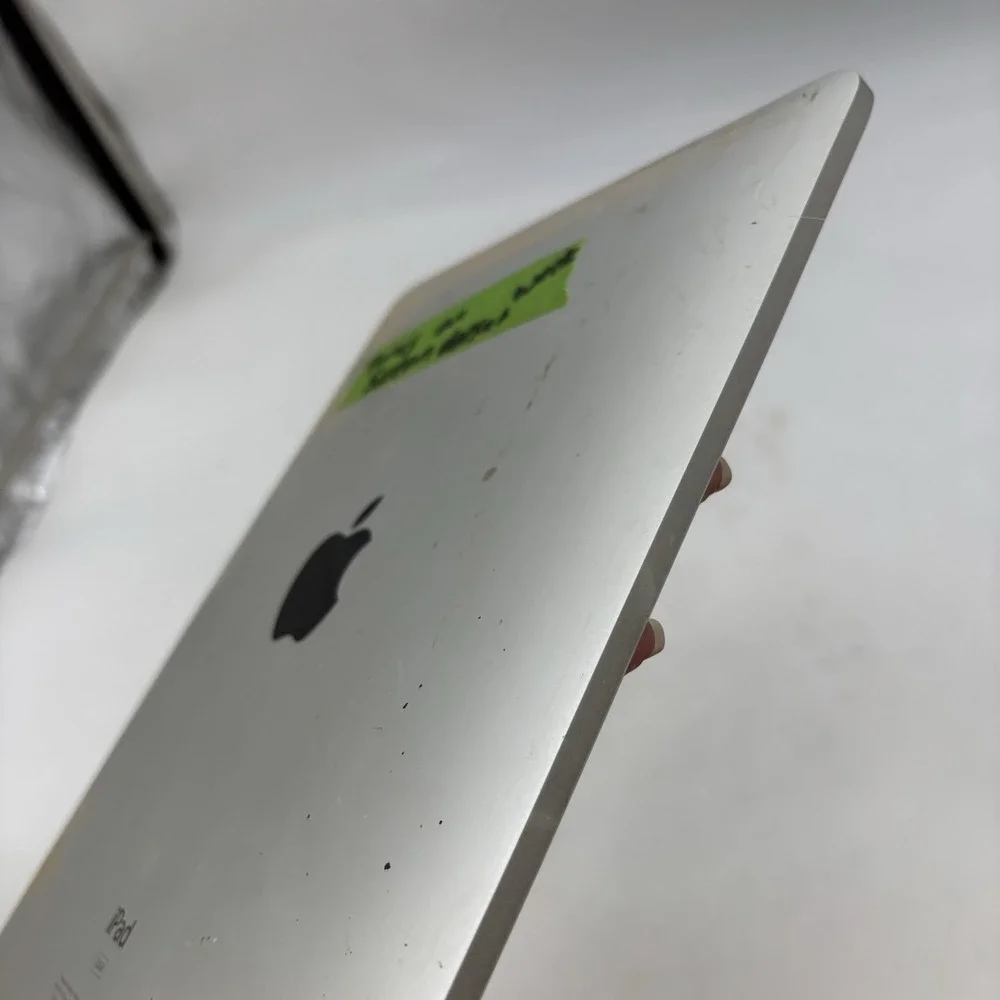 Apple iPad 1st Generation Model A1219 (2010) Silver/Black 32 GB 9.7